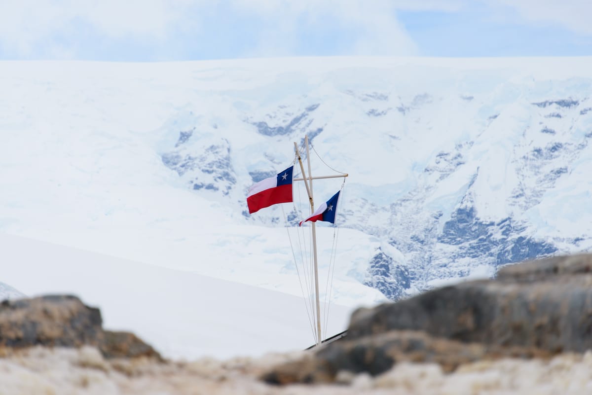 Armada de Chile marca presencia en la Antártica a través del Operativo Acrux
